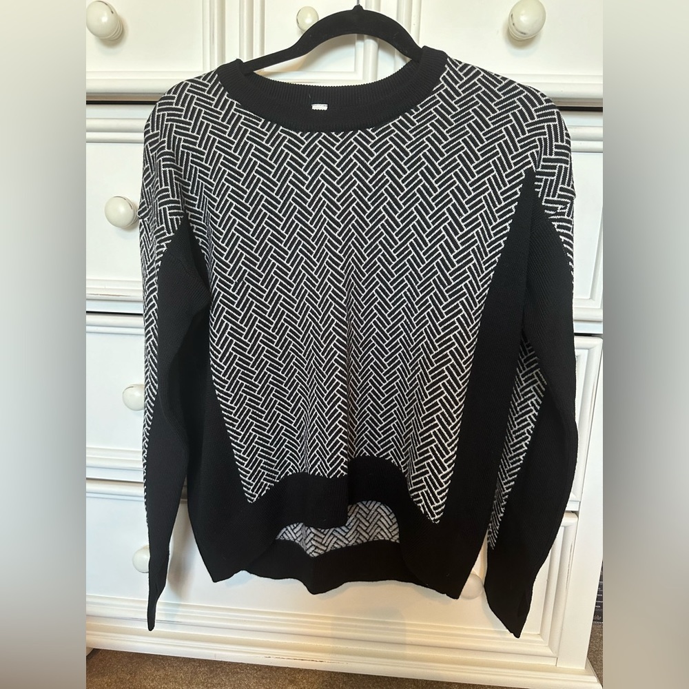 Lululemon Yogi Crew Sweater, size 6.